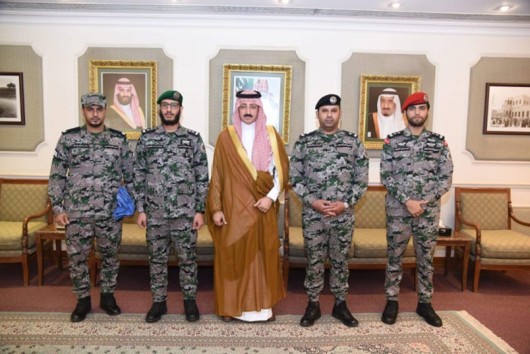 محافظ الأحساء يطلع على مناشط سجن الأحساء 