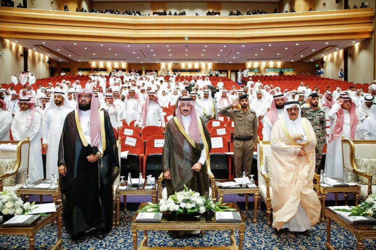 محافظ الأحساء يكرم 48 فائزاً وفائزة بجائزة الموسى للتميز التعليمي