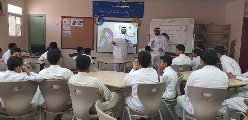 متوسطة عمرو بن العاص بالهفوف تحيي اسبوع الفضاء العالمي2019   