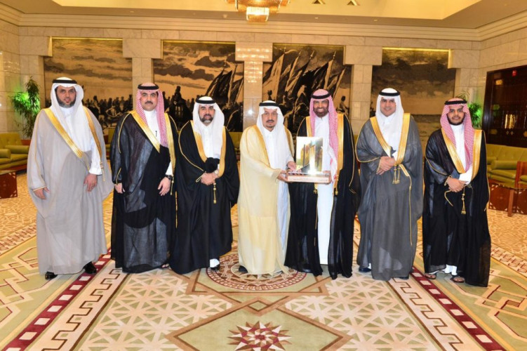 أمير منطقة الرياض يستقبل رئيس مجلس إدارة مؤسسة الشيخ عبدالله بن عبدالعزيز الراجحي الخيرية   