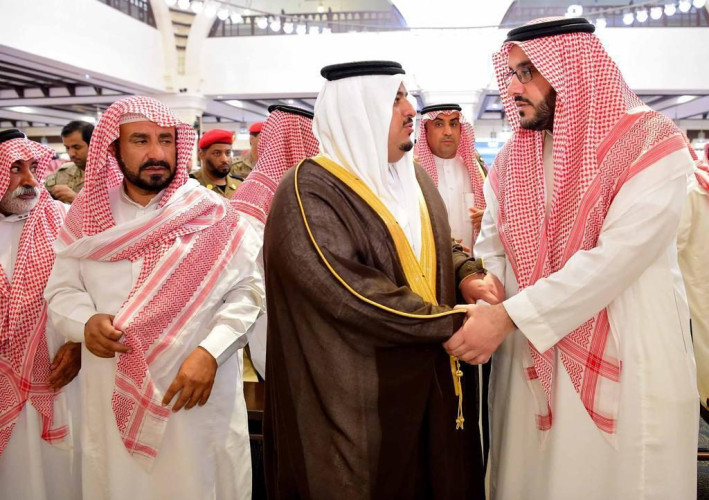 نائب أمير منطقة الرياض ينقل تعازي القيادة لأسر شهداء الواجب الجرابيع والخليفة والقحطاني