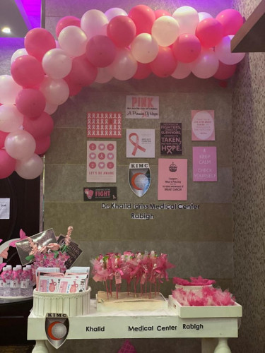 فريق إعطاء التطوعي ونادي لمسة لياقة يقيم برنامجا توعويا عن سرطان الثدي