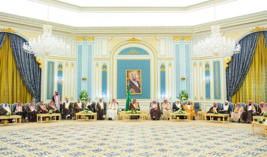 خادم الحرمين الشريفين يستقبل أصحاب السمو الأمراء ومفتي عام المملكة وأصحاب الفضيلة العلماء وجمعاً من المواطنين
