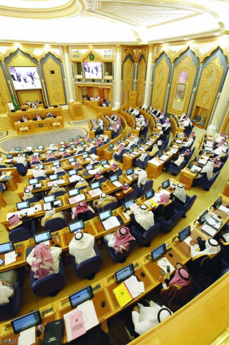 السماح للموظف بالعمل في التجارة والقطاع الخاص.. قرار وشيك