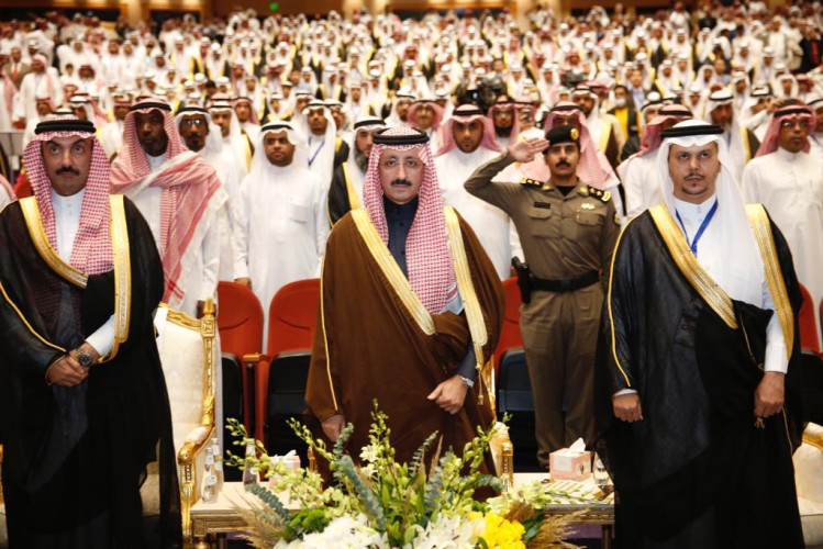 محافظ الأحساء يكرم 363 متفوقًا و16 أسرة و3 جمعيات