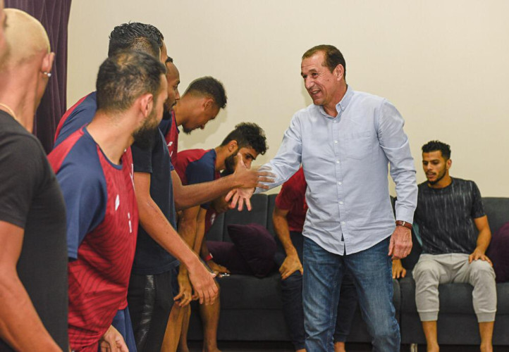 مدرب وطني يقود التدريبات والعدالة يودع القصري بحفل