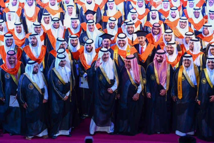 الأمير محمد بن فهد يرعى حفل تخرج الدفعة السادسة من الجامعة