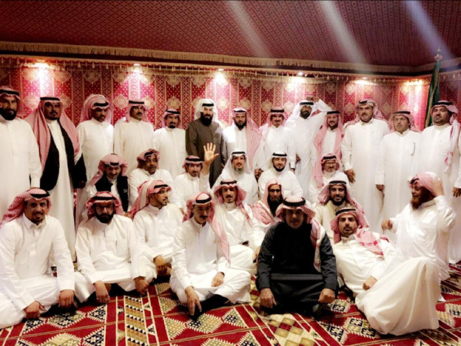 بادرة وفاء تجمع زملاء بعد ثلاثون عام