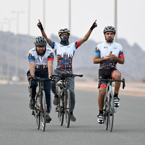 هاني عبد الملك من مستفيدي”إخاء” يقطع مسافة 1250كلم بالدراجة الهوائية