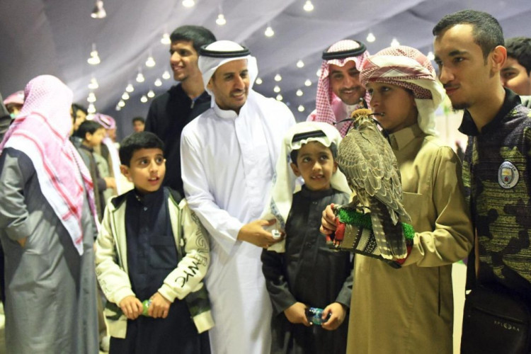 نادي الصقور السعودي.. جسر لنقل التراث من الأجداد إلى الأحفاد