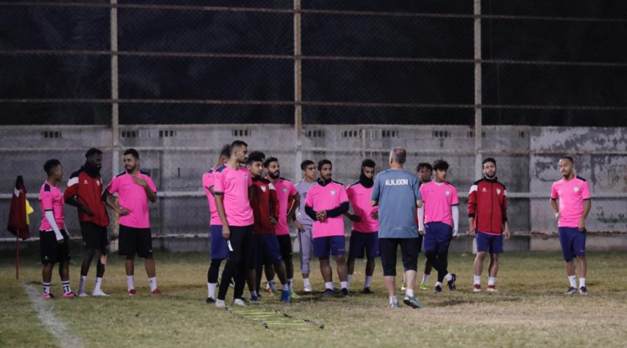 النجوم يستأنف التدريبات بعد الراحة ،، والرئيس يلتقي باللاعبين