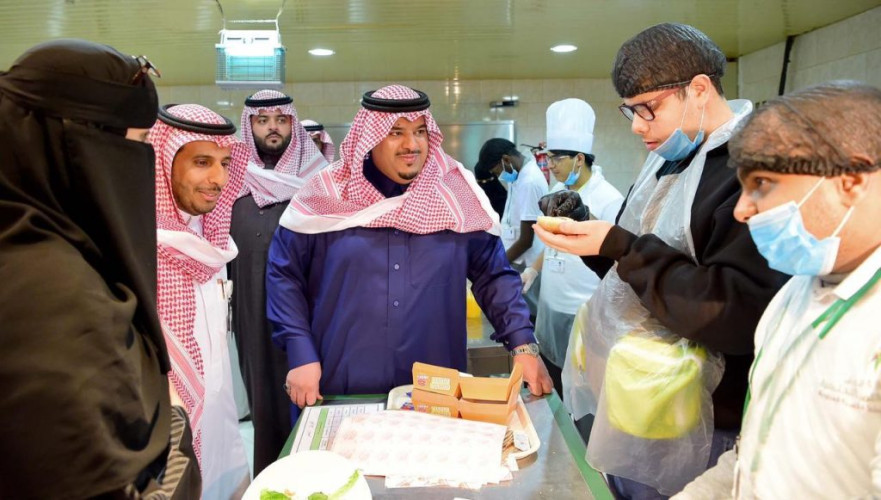 نائب أمير الرياض يزور برنامج “رائد” لذوي اضطراب طيف التوحد