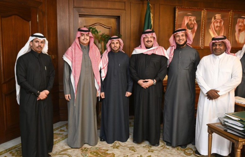 الأمير تركي بن طلال يلتقي وفد “إخاء عسير” ويشيد الخدمات التي تقدمها للأيتام