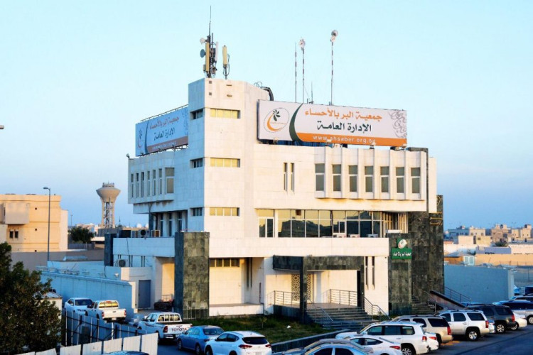 تأمين احتياجات مستفيدي بر الاحساء ببطاقات صرف آلي