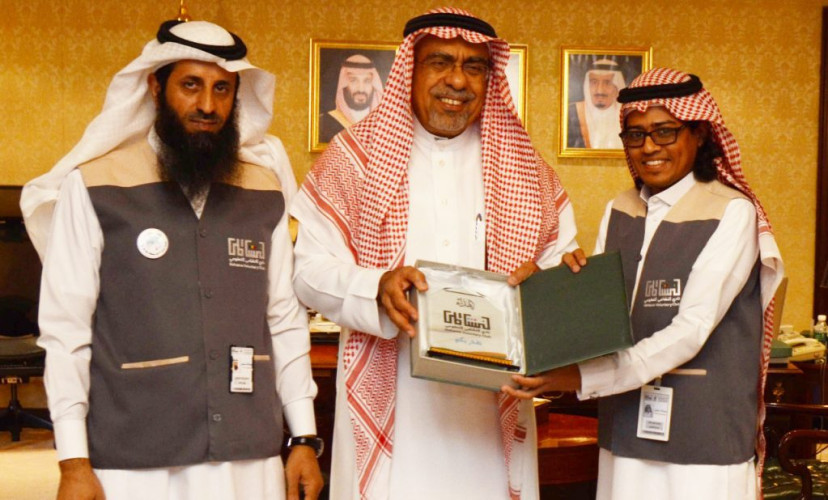 النشامى التطوعي يمنحون معالي أمين أمانة العاصمة المقدسة العضوية الشرفية