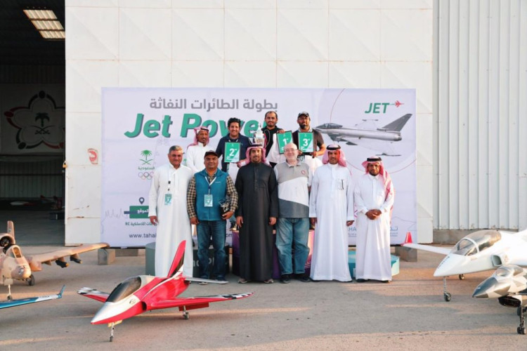 رئيس اتحاد الرياضات اللاسلكية يتوج الفائزين ببطولة الطائرات النفاثة