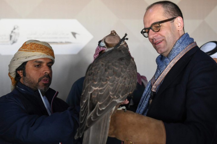 السفير النمساوي في مهرجان الصقور لمتابعة مسابقة الملواح