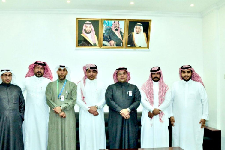 مدير عام بنك التنمية الاجتماعية بالاحساء يكرم مدير مكتب بريد سلوى