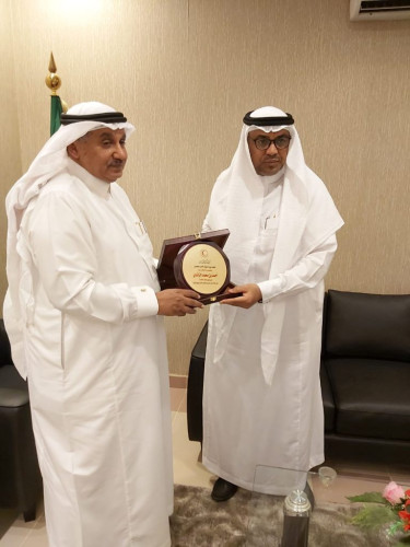 هيئة الهلال الاحمر السعودي تكرم ادارة التغليم مكه المكرمه   