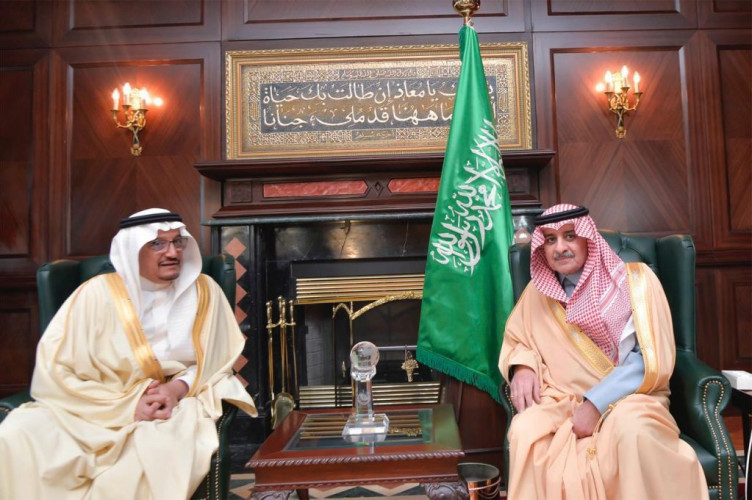أمير منطقة تبوك يستقبل وزير التعليم