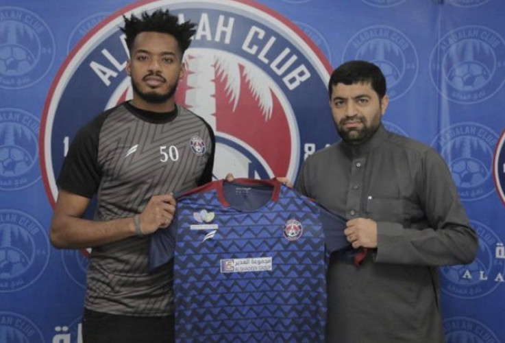 “عواجي ” يدافع عن ألوان العدالة