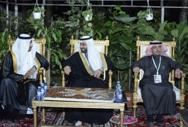 بالصور ….الجعفري يفتتح كرنفال الزهور الأول بالأحساء