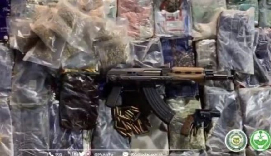 شاهد.. ضبط مواطنين بحوزتهما 85 جراماً من الحشيش و18 ألف قرص إمفيتامين وأسـلحة ومبالغ مالية