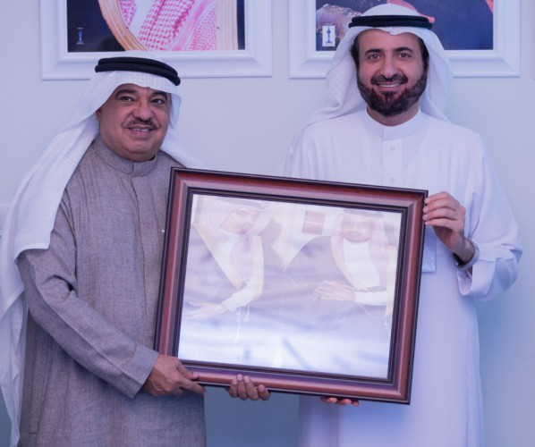 وزير الصحة يكرّم المدير العام السابق للمركز السعودي لزراعة الأعضاء