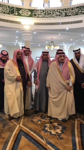 أمير منطقة الرياض يزور جامع الملك عبدالعزيز بالحريق