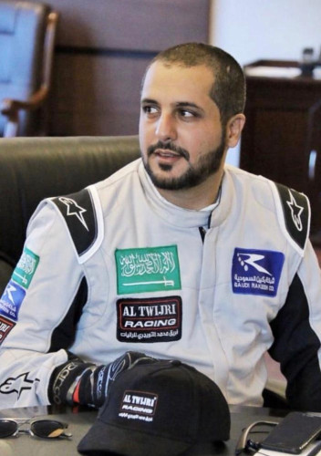 أول متسابق سعودي يشارك بمركبة تم تجهيزها بالكامل داخل المملكة