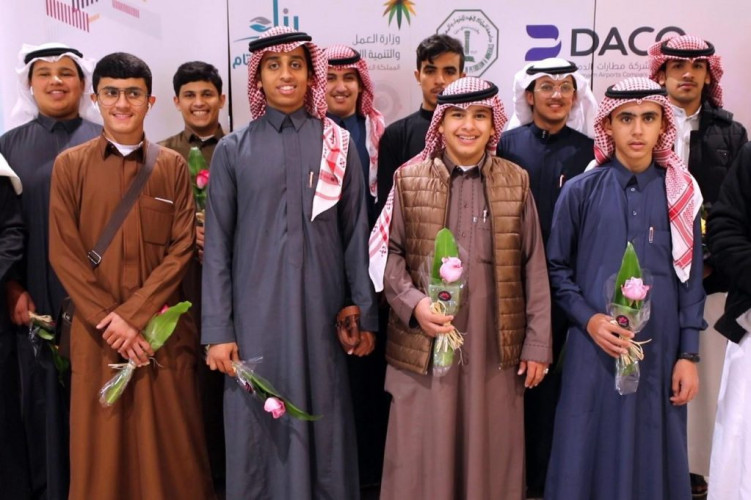 مطار الملك فهد يستقبل 100 طالب من 31 جمعية لرعاية الأيتام