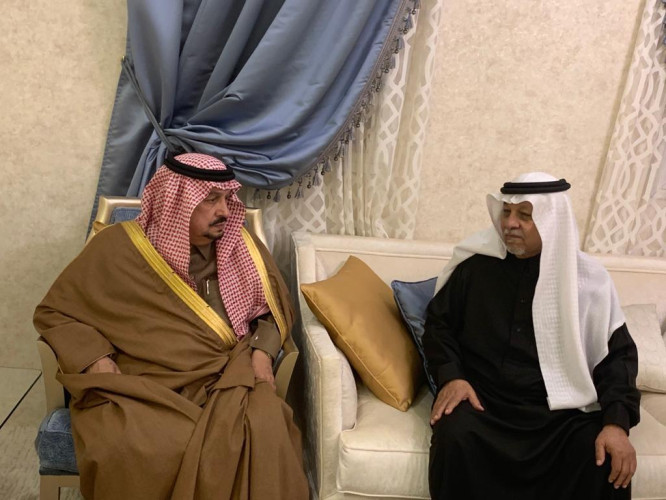 أمير الرياض يقدم العزاء في وفاة شقيقة حيدر المؤنس – رحمها الله –