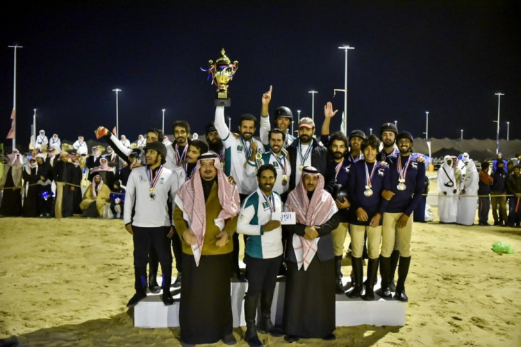 محافظ بقيق يتوج الفائزين في بطولة “التقاط الأوتاد”