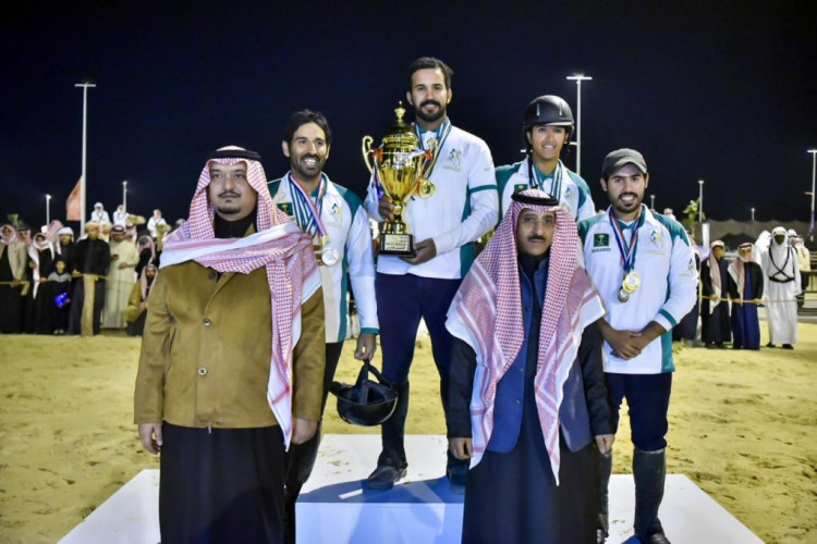 محافظ بقيق يتوج الفائزين في بطولة “التقاط الأوتاد”