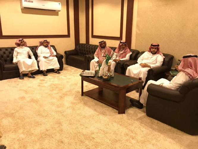 رئيس مركز مسلية وأعضاء لجنة التنمية يزورون محافظ بيش.