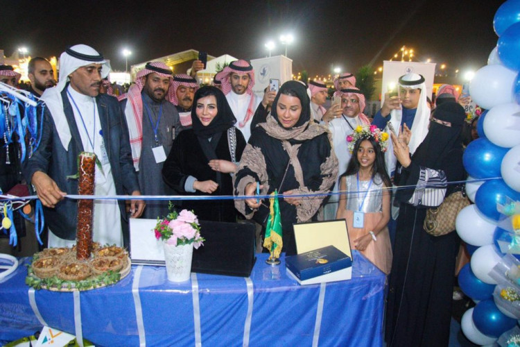 الأميره أضواء بنت فهد ترعى تدشين معرض « المنظمة العربية للسلام والتنمية» بمهرجان عبق الماضي بحضور رئيسه المنظمه الدكتوره مشاعل العتيبي