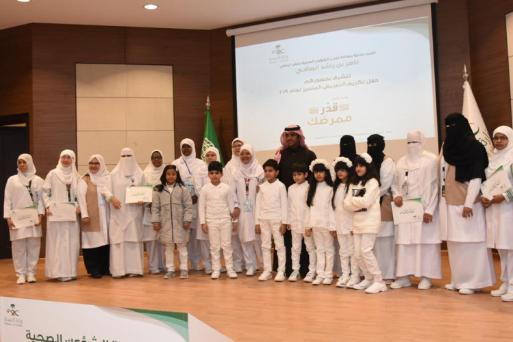 ناصر الصافي يكرم التمريض المتميز   