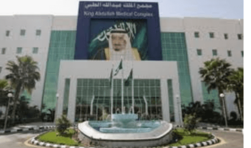 ثلاث فرق طبية بـ “مجمع الملك عبدالله” تساعد في إعادة ذراع أربعيني