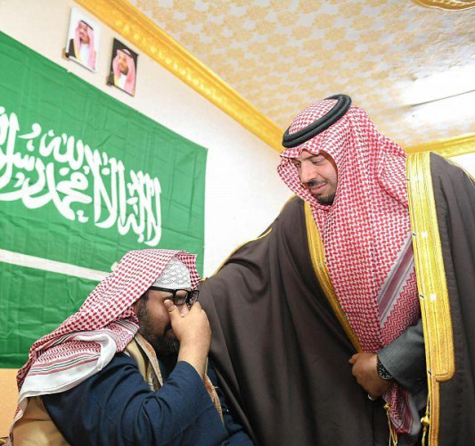 “أمير الحدود الشمالية ” يوجه بتوفير العلاج المناسب لمريض السمنة وداء الفيل خلف الشمري