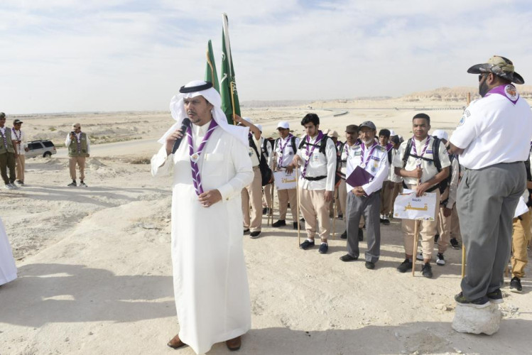 مدير عام تعليم الأحساء يرعى تدشين معسكر “تحدي الصحراء الكشفي” الأول “