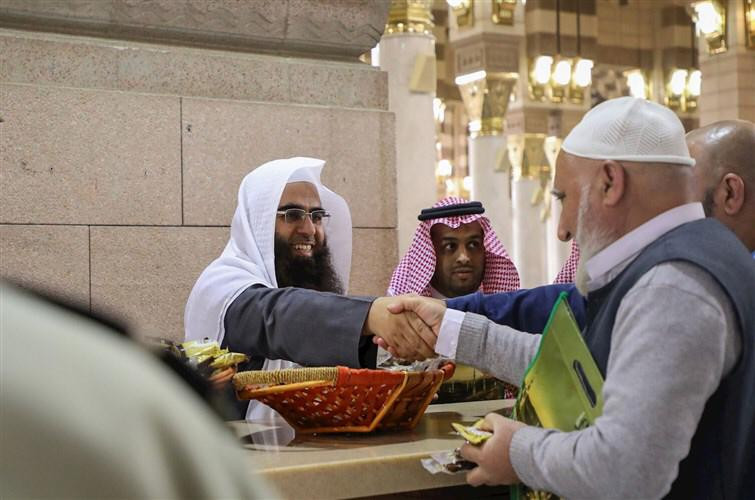 تواصل معي واسألني .. مبادرة لخدمة قاصدي المسجد النبوي