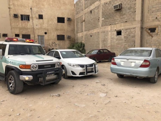 بعد أن لاذ بالفرار.. القبض على سائق دهـس طفلة أثناء نزولها من حافلة مدرسية بالرياض