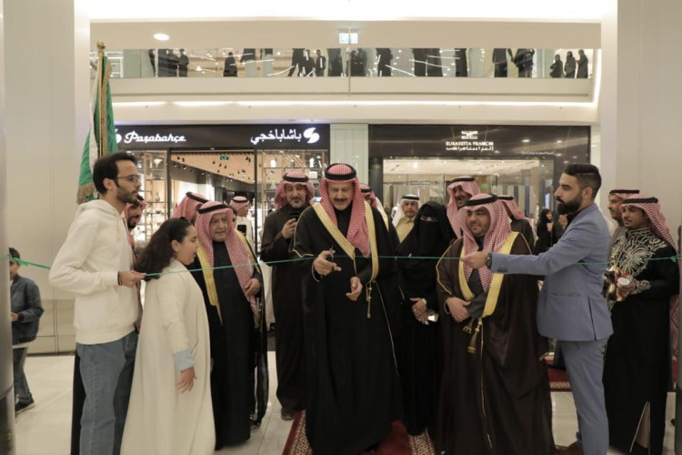 “السعدون” يستعيد الفن التشكيلي بعد انقطاع طويل