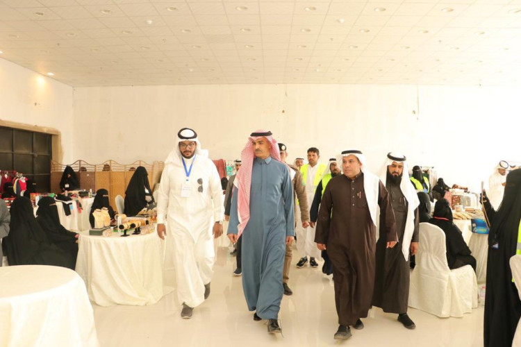 محافظ ⁧الحناكية‬⁩ يدشن برنامج “سواعد الأسر” الذي تنظمه ⁧‫جمعية البر‬⁩ الخيرية