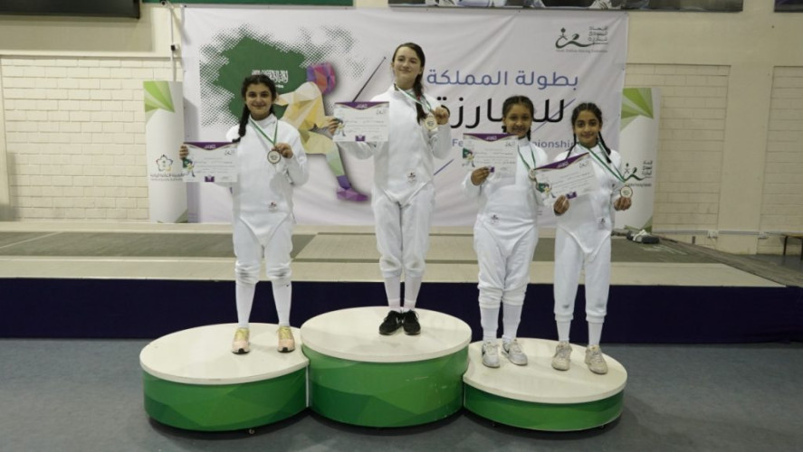 الصبان يتوج الفائزات في بطولة الجولة الفضية للمبارزة