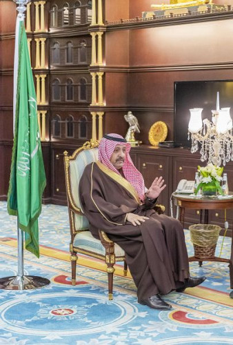 أمير الباحة يؤكد على أهمية العمل بكل نزاهة وتحقيق العدل والمساواة في خدمة المواطنين