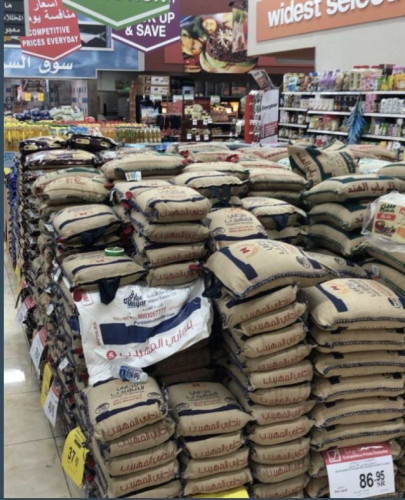 التجارة وفرة السلع والمواد الاستهلاكية في جميع الاسواق