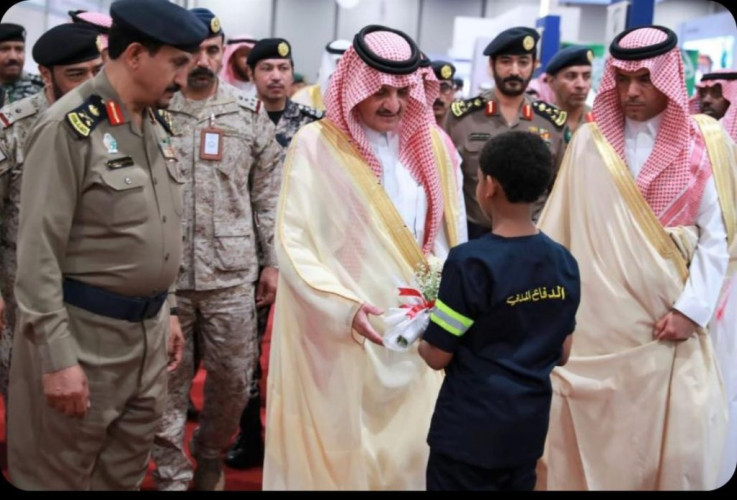 باقة ورد هدية أحد أبناء دار التوجيه بالدمام لأمير المنطقة الشرقية