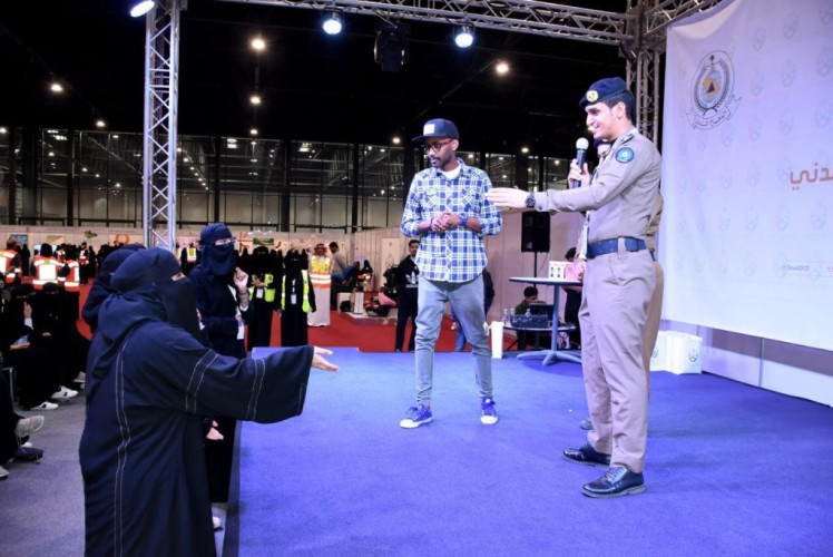 رسائل توعوية وتثقيفية لزوار فعاليات اليوم العالمي للدفاع المدني بالشرقية