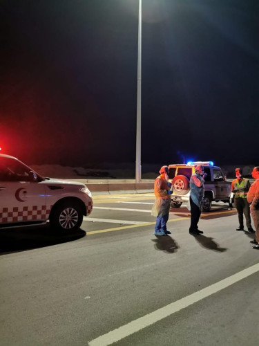 الهلال الأحمر بالجوف ومتطوعيه يطمئنون على رجال الأمن أثناء فترة الحظر